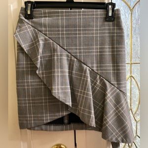Asymmetrical business casual checkered skirt gray. Size 4 H&M